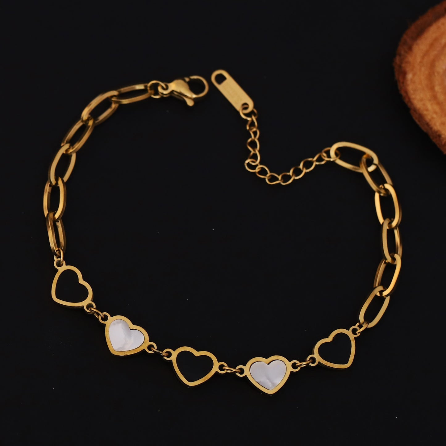 Elora Amour Link Heart Bracelet – White Elegance Edition