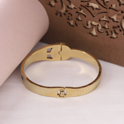 Elora Majestic Lion Emblem Luxe Bracelet