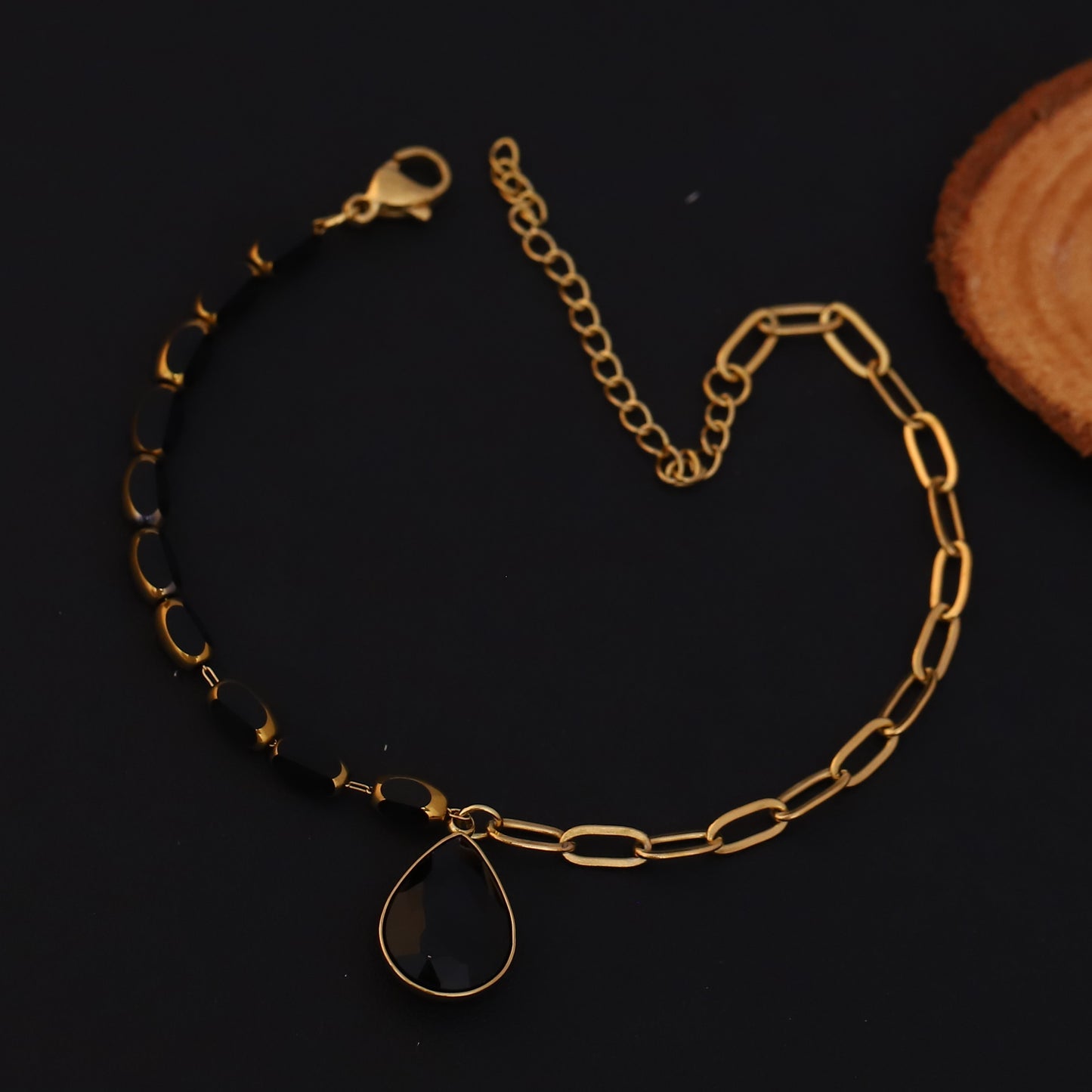 Elora Golden Black Teardrop Pendant Bracelet