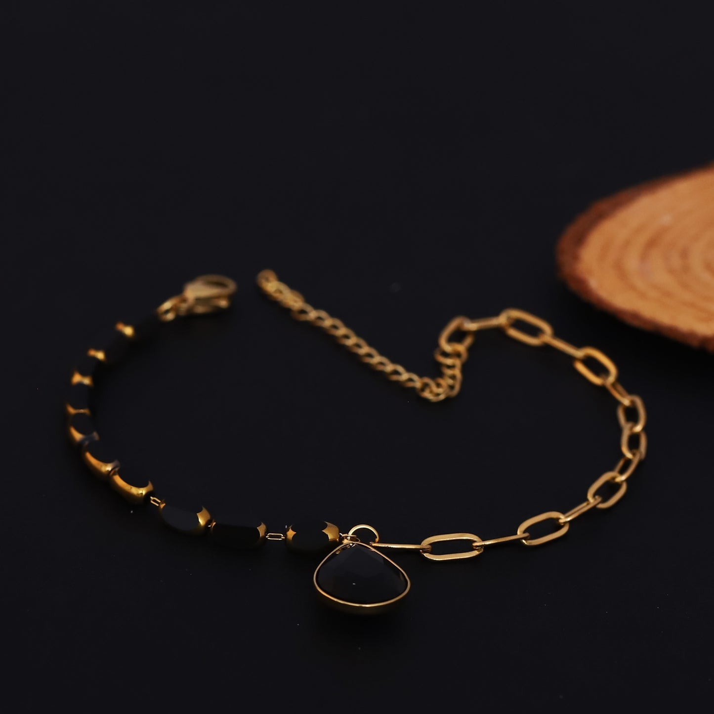 Elora Golden Black Teardrop Pendant Bracelet