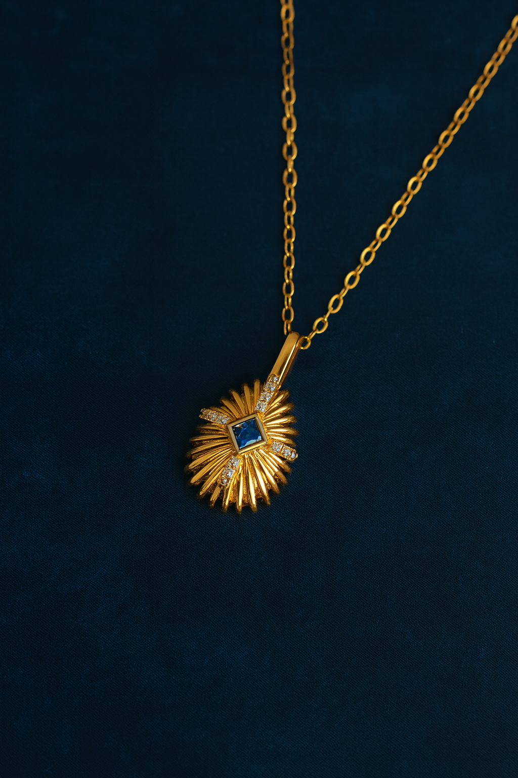 Elora Royal Radiance Pendant chain