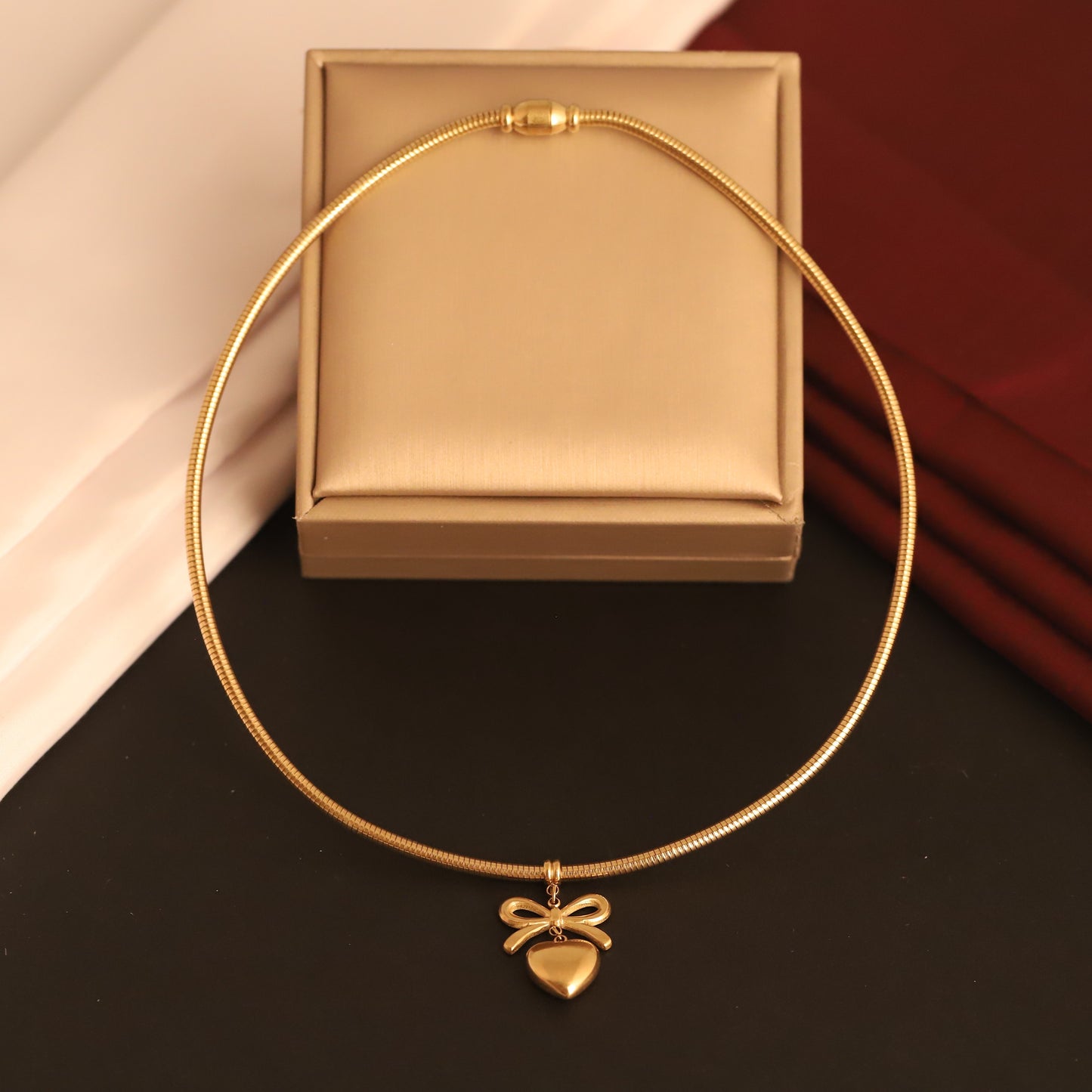 Elora Gold plated Bow&Heart charm choker