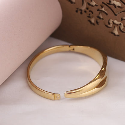 Elora Classic Majesty Gold-Plated kada bracelets