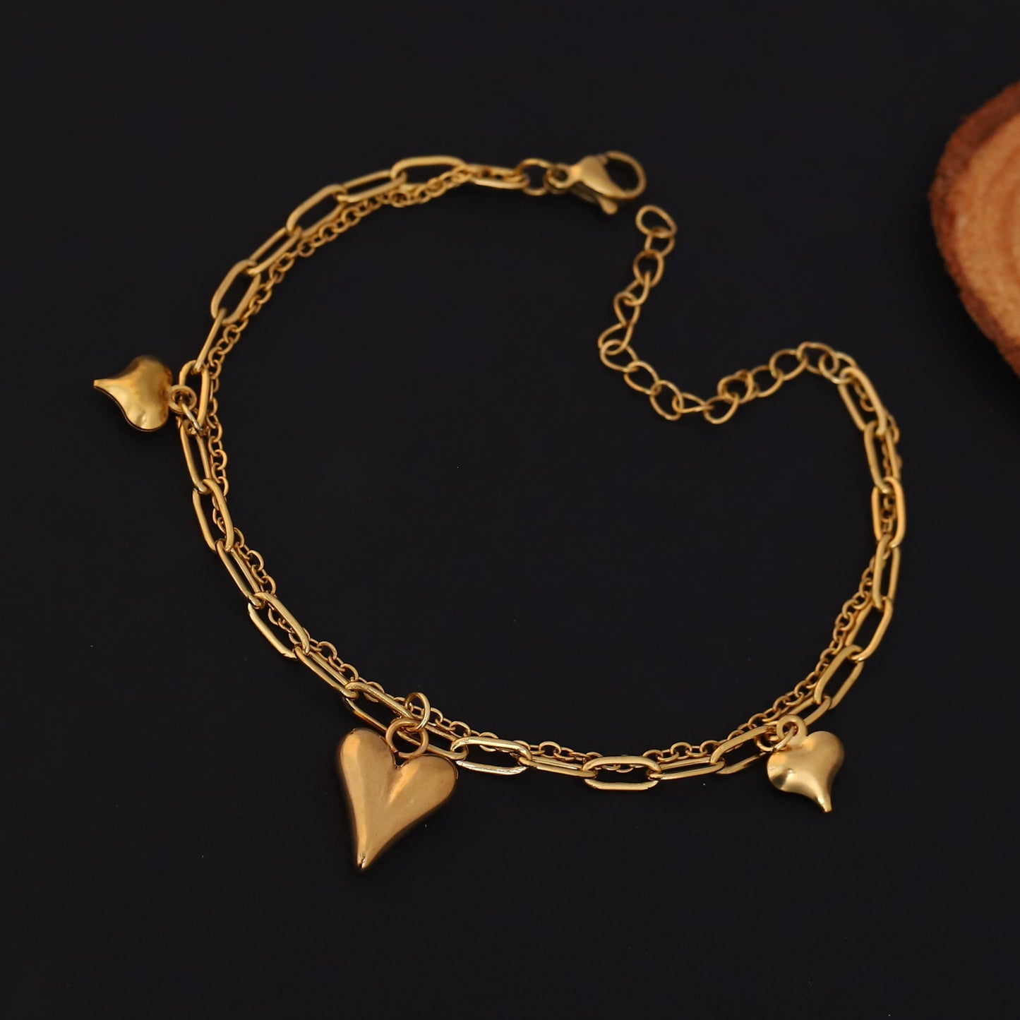 Elora Amor Heart Charm Bracelet – Classic Gold Edition