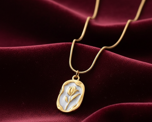 Elora 18k Gold Plated Bloom Oval Pendant Necklace