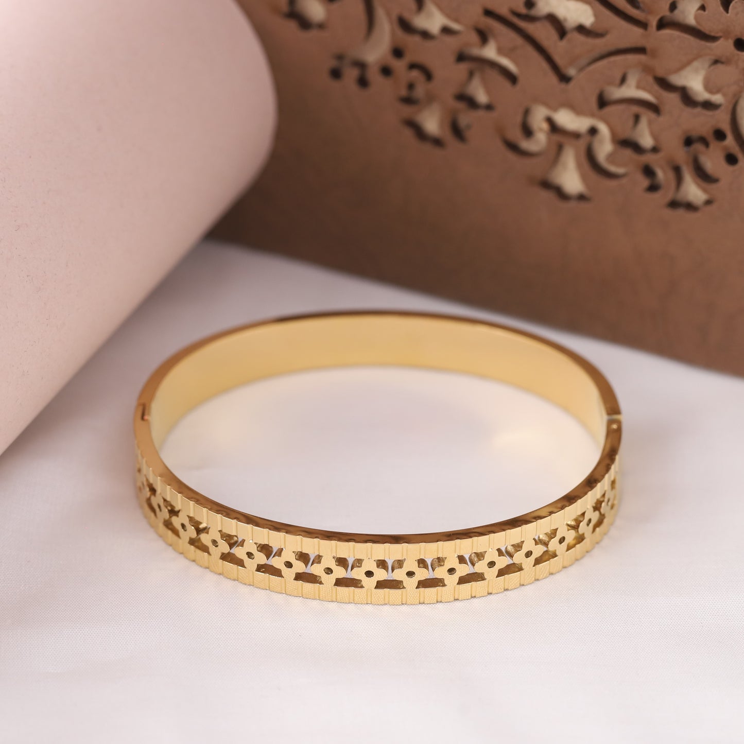 Elora Elora Regal Grace Gold-Plated Cutwork Bracelets