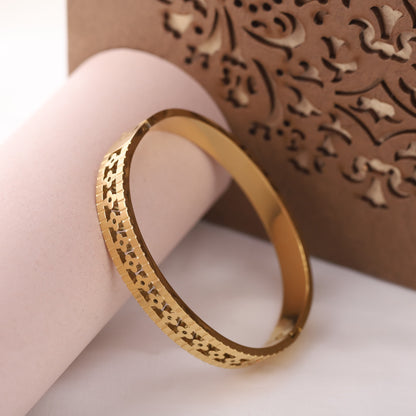 Elora Elora Regal Grace Gold-Plated Cutwork Bracelets