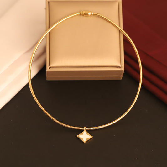 Elora gold plated White Clover Diamond pendant