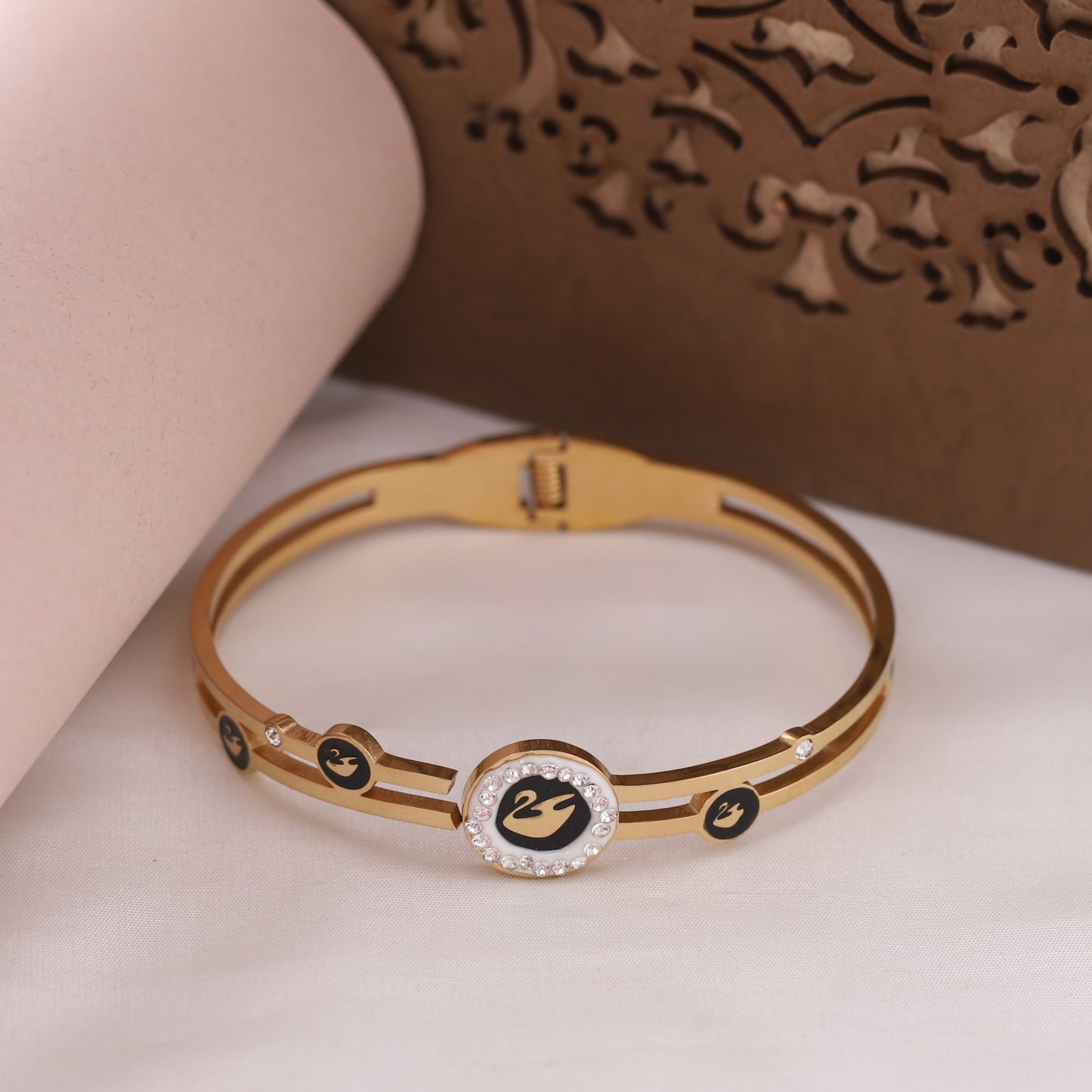 Elora Noir Éclat Enamel Crystal Bracelets