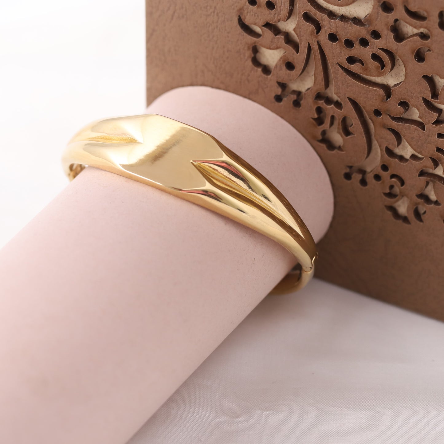 Elora Classic Majesty Gold-Plated kada bracelets