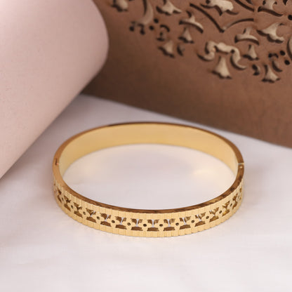 Elora Elora Regal Grace Gold-Plated Cutwork Bracelets