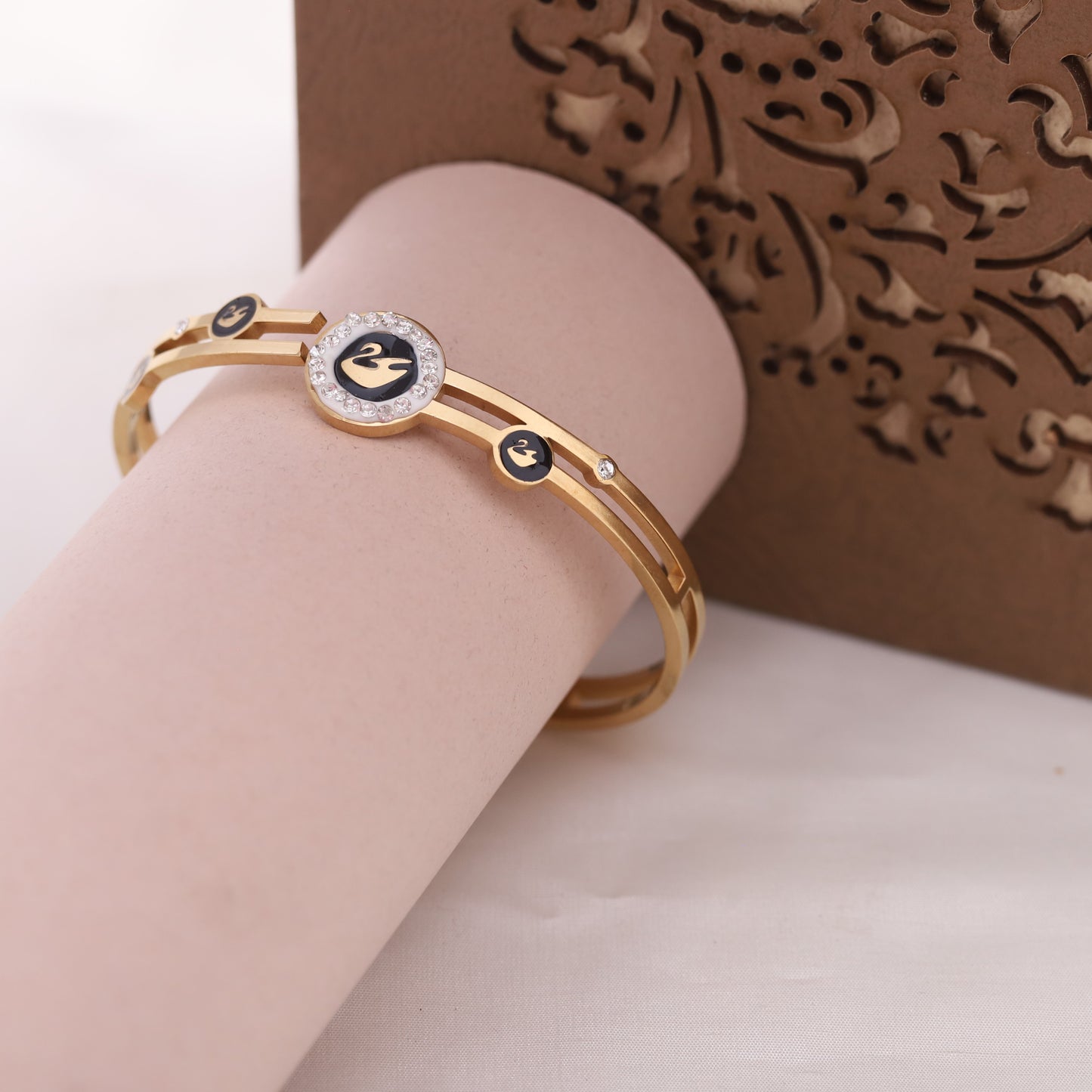 Elora Noir Éclat Enamel Crystal Bracelets