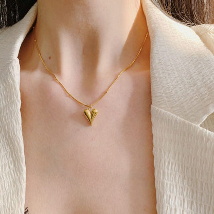 Elora polished heart shaped pendant